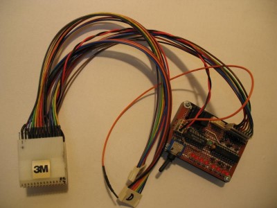 The 8-bit trap with 74LS373 latch and an 74LS132 as R/S-FF. The orange wire is the probe.