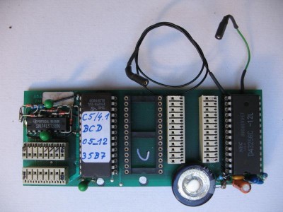 Modified Version 1 with 27256 EPROM, 43256 RAM and Goldcap memory backup.<br />The new components are added in "Tube Radio" fashion.<br />Limited by the address range of the CPU a large area of the RAM remained unused.