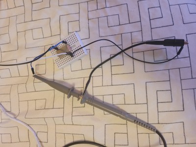 Probe connected to GRD and CLK.