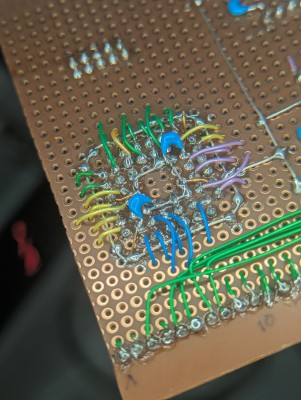 Finally, two 100nF decoupling caps between the Vcc ring in the centre and the two ground pins on the inner ring. I read in an Atmel app note that 220nF total are recommended, and that his is probably an overkill for most purposes. And they’re certainly hard to get closer to the pins than this!